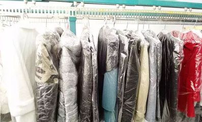 羽絨服又臟了？不用干洗！噴一下這個羽絨服干洗劑，污垢一掃而光，不傷衣服不傷手